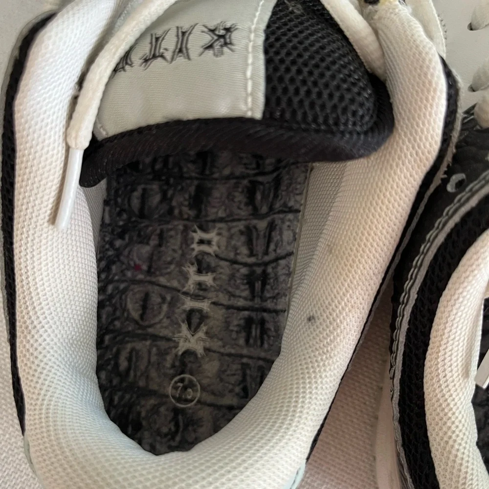 Kitowares heat sensing low dunk sneakers size 38 or 8